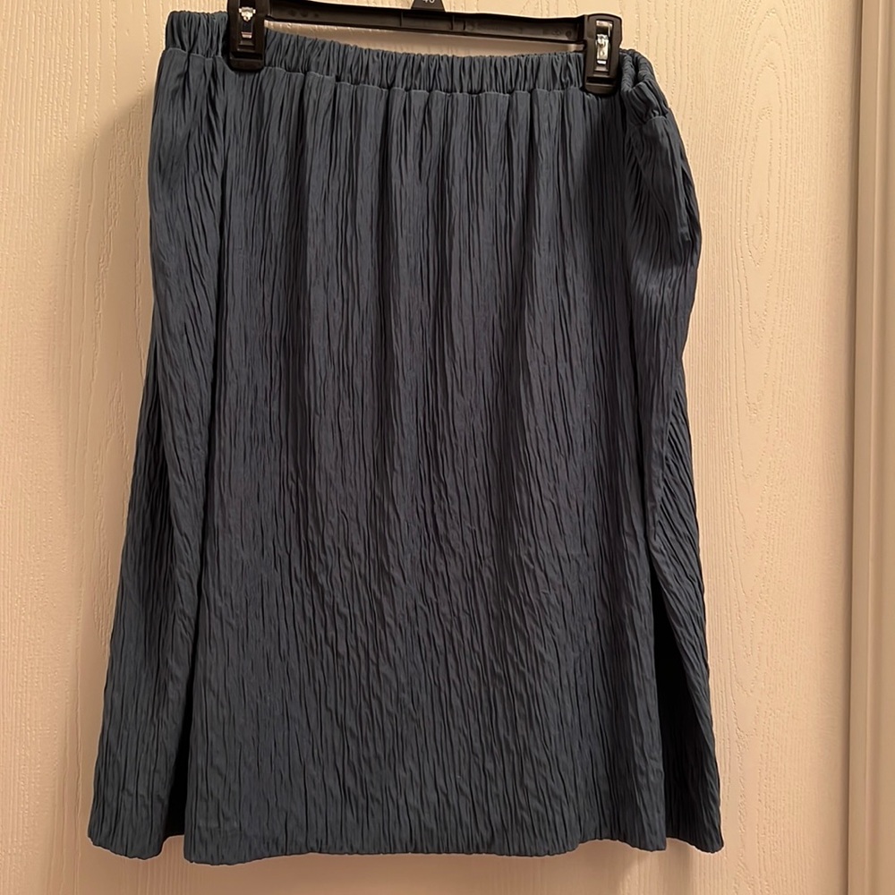 Green Crêpe skirt size 24